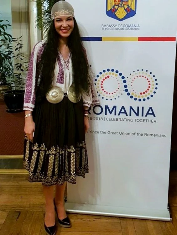 Ana Birchall a îmbrăcat la Ambasada României din Washington un costum popular vechi de 100 de ani