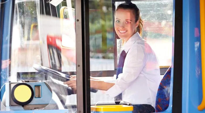 Femeie, șofer de autobuz FOTO: Arhivă