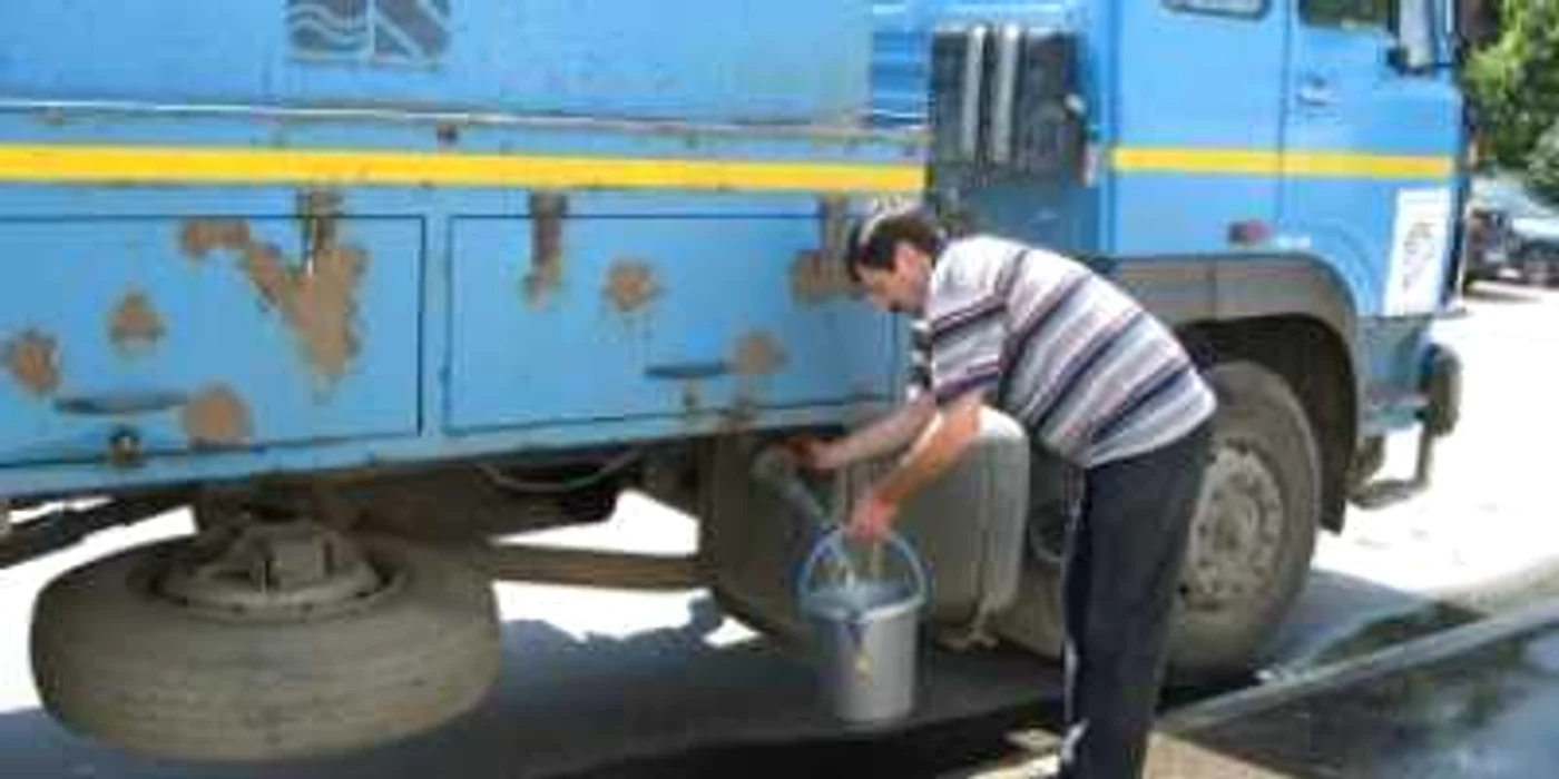 Bistriţa: Cu găleţile după apă