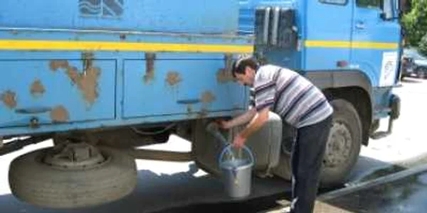 Bistriţa: Cu găleţile după apă