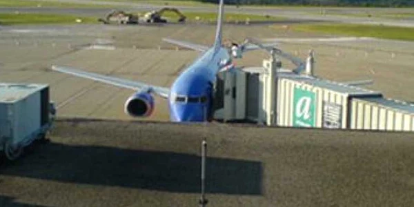 VIDEO <b>CNN</b>: Un avion cu pasageri aterizează de urgenţă în Charleston