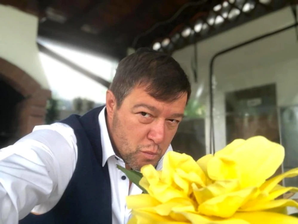 
    Lucian Mândruţă  visează o plajă  plină de  oameni  fără griji  