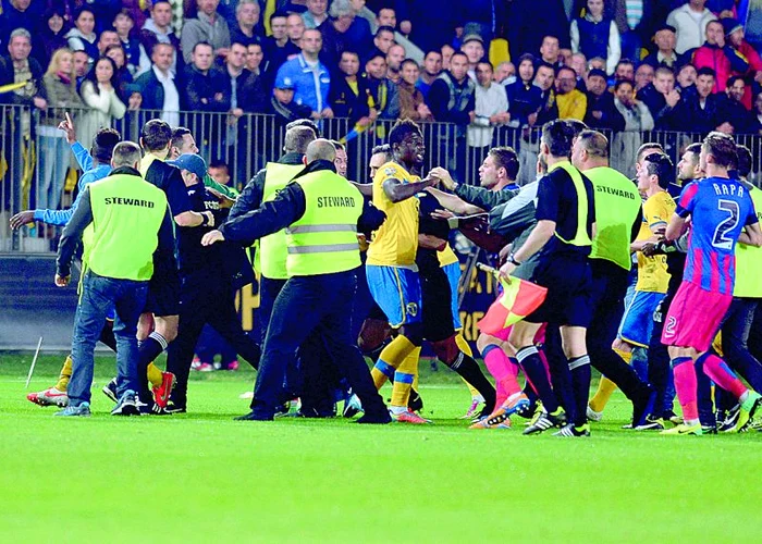 Manelistul Piţi Talent le-a cântat până dimineaţă campionilor
