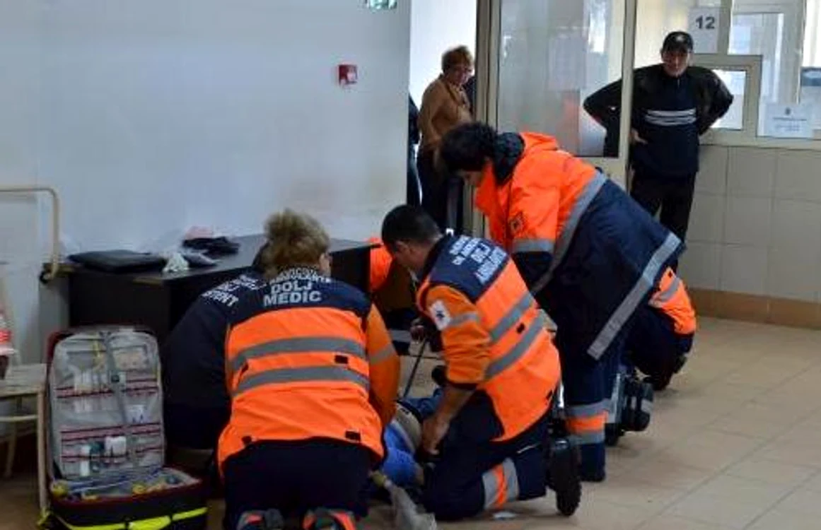 
    Medicii au încercat câteva zeci de minute să-l resusciteze (foto: gazetadesud.ro)  