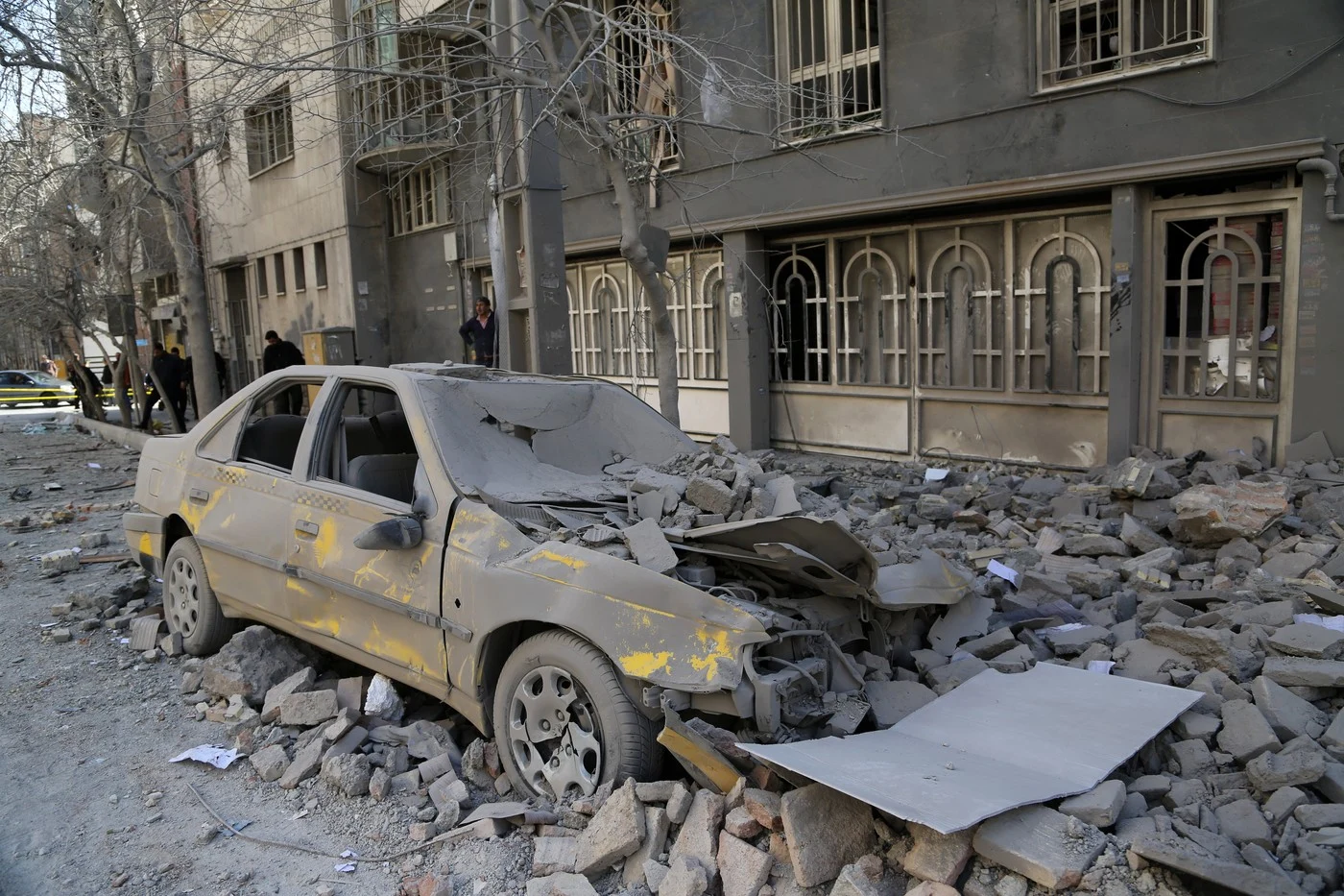 Cine va fi trimis în tranșeele noului război? Pe cine mai trimitem să moară?