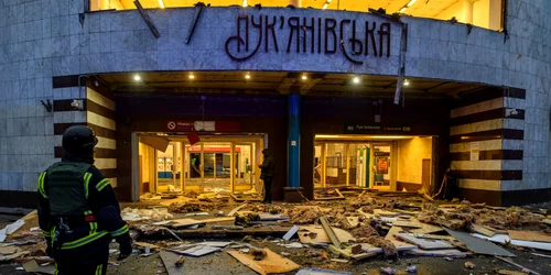 Urmările atacului cu rachete asupra centrului Kievului FOTO Profimedia