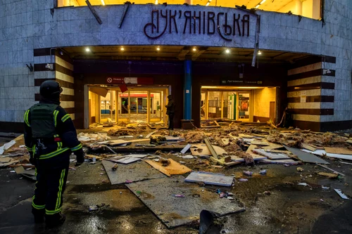 Urmările atacului cu rachete asupra centrului Kievului FOTO Profimedia