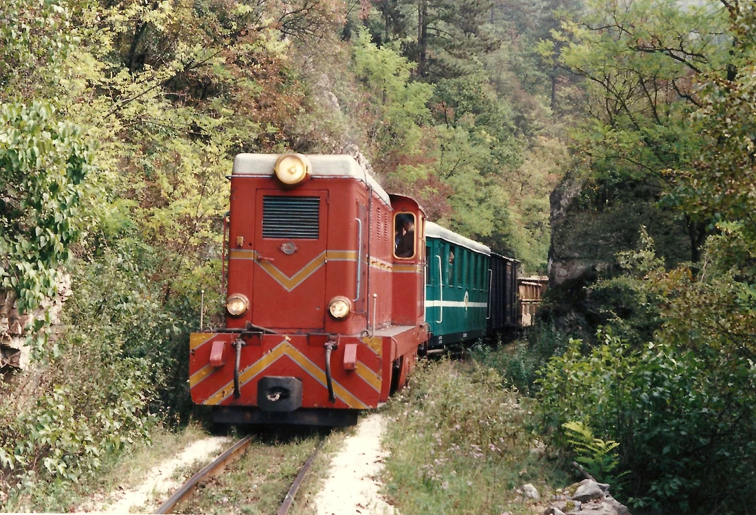 Mocăniţa de Hunedoara   Fără şine  Fără locomotivă  Fără    jpeg