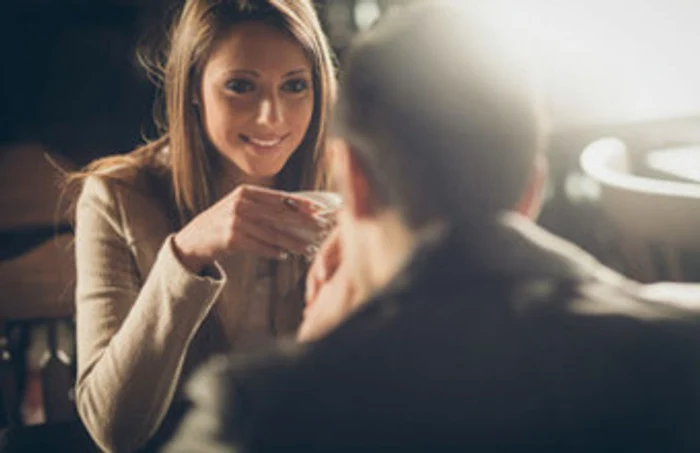 
    Deseori, la începutul unei relații, încercăm în mod fals să părem greu de cucerit, distante, pretențioasefoto: 123RF  