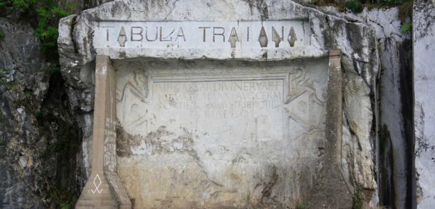 Tabula Traiana de pe malul sârbesc al Dunării FOTO Marin Neagoe