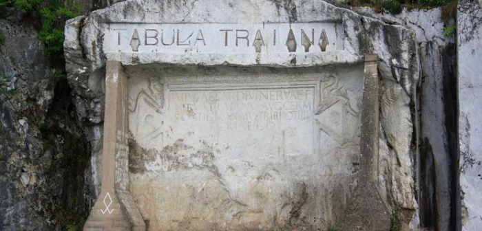 Tabula Traiana de pe malul sârbesc al Dunării FOTO Marin Neagoe