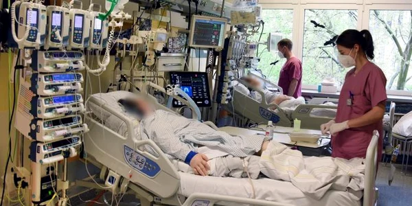 Pacienţi cu Covid-19 la secţia ATI a unui spital din Halle (Saale)