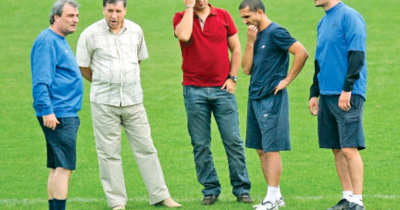 Stoichiţă (stânga) n-are un înlocuitor nici măcar pentru veteranul Petre Marin (al doilea din dreapta)