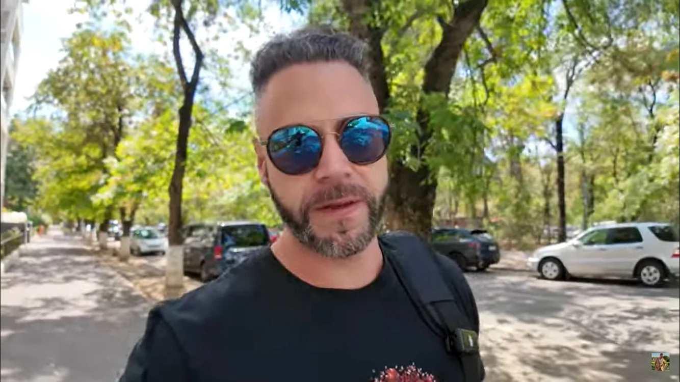 Americanul spune că nu ar da viața din București pe SUA. FOTO: Captură video