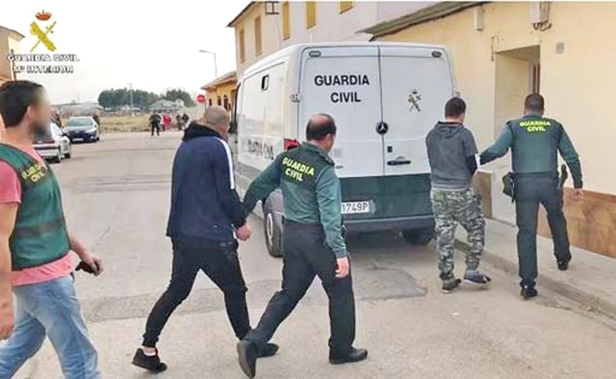 
    Cărau  explozibilul  într-o sacoşă  de la Lidl  