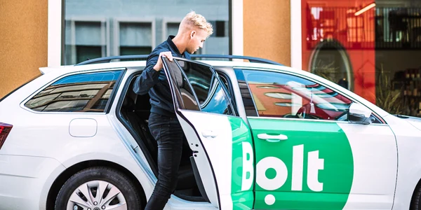 Pasager urca intr o masina Bolt FOTO Bolt jpg