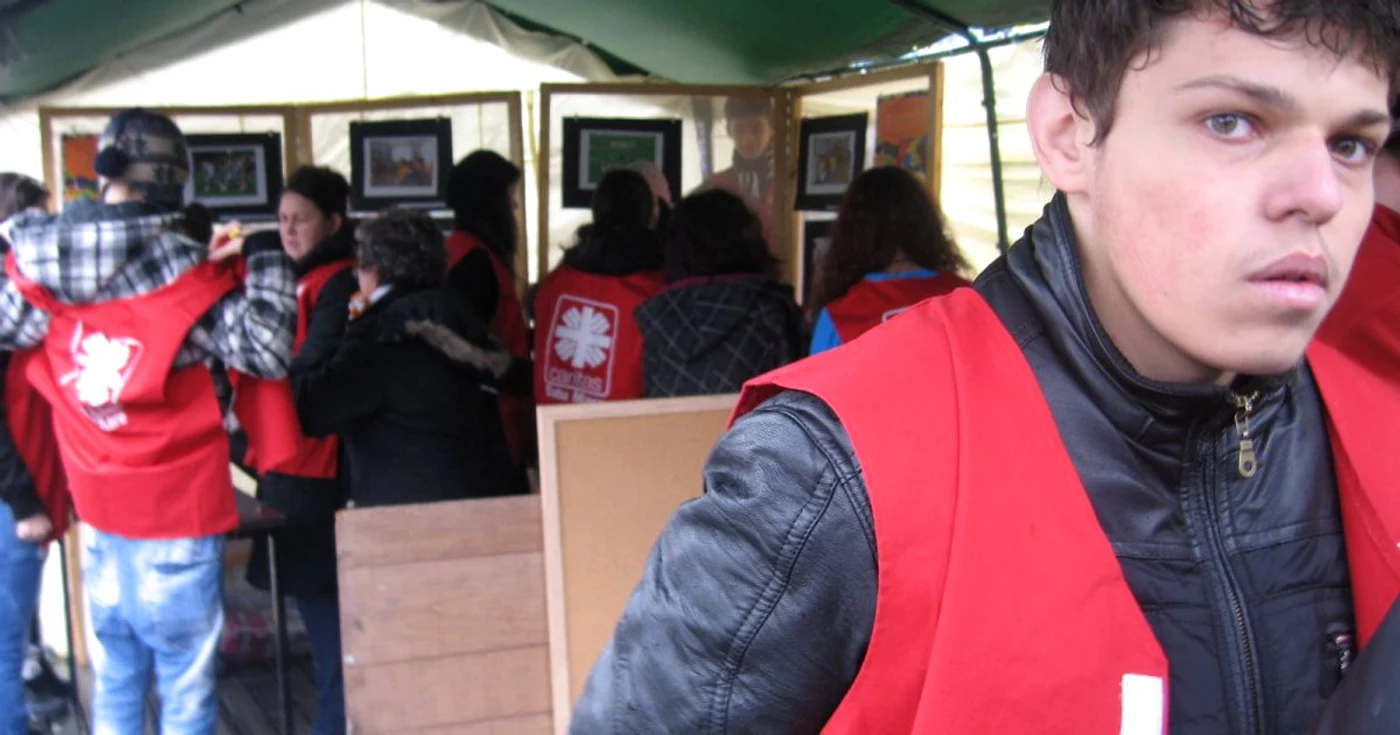 Voluntarii organizației „Caritas” au atras trecătorii spre acțiuni caritabile