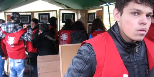 Voluntarii organizației „Caritas” au atras trecătorii spre acțiuni caritabile