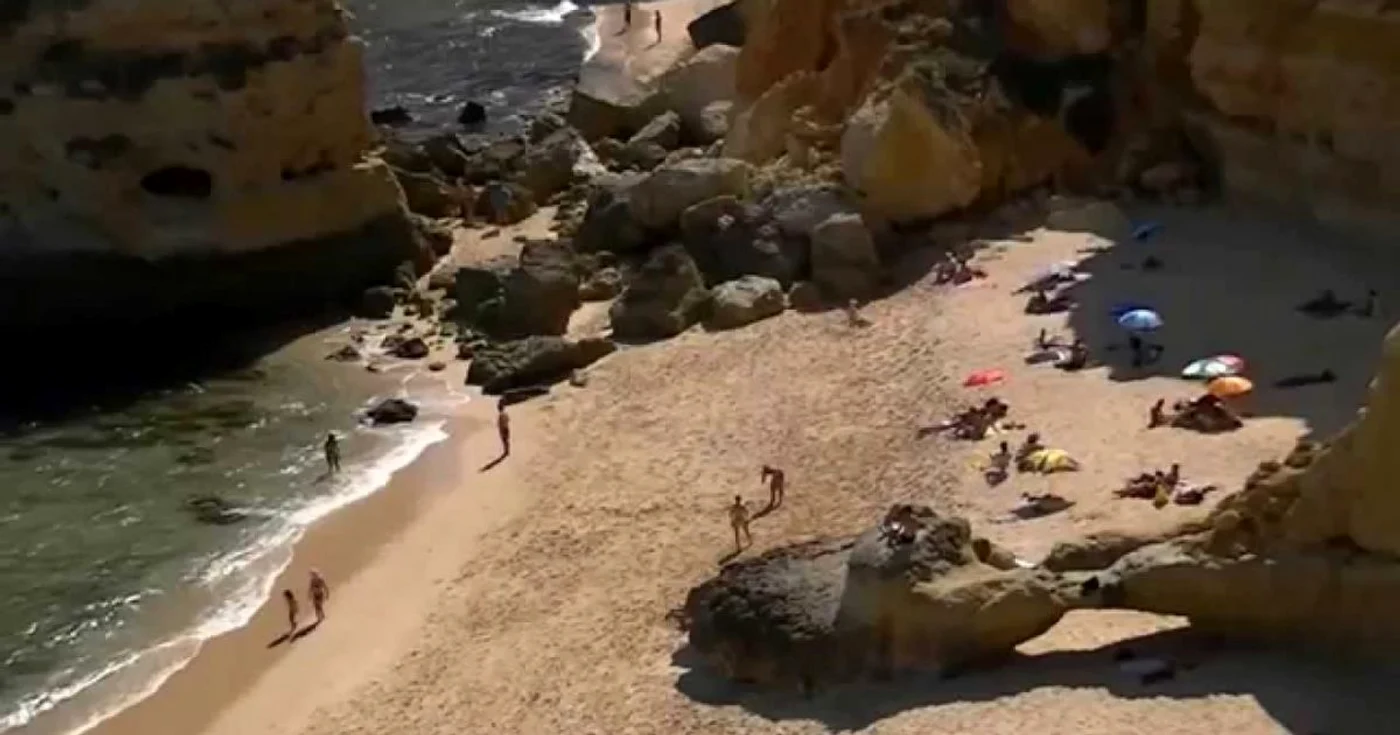 .Praia da Marinha foto youtube