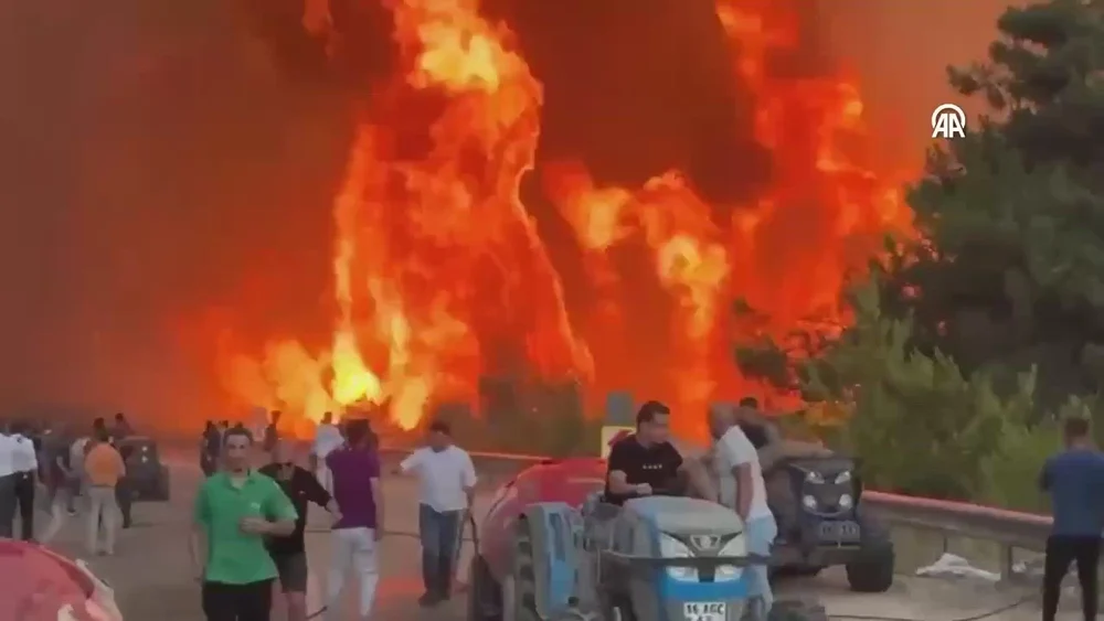 Turist român, prins în infernul din Antalya: „Hotel de sute de milioane de euro, de cinci stele, fără hidranți. Sunt praf turcii la protecție”