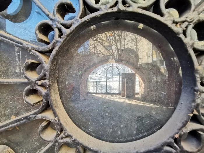 Bucata din fostul zid de fortificaţie a Timişorei aşteaptă să fie restaurată FOTO Ş.Both