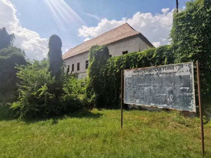 Castelul de la Banloc aşteaptă vremuri mai bune FOTO Ş.Both