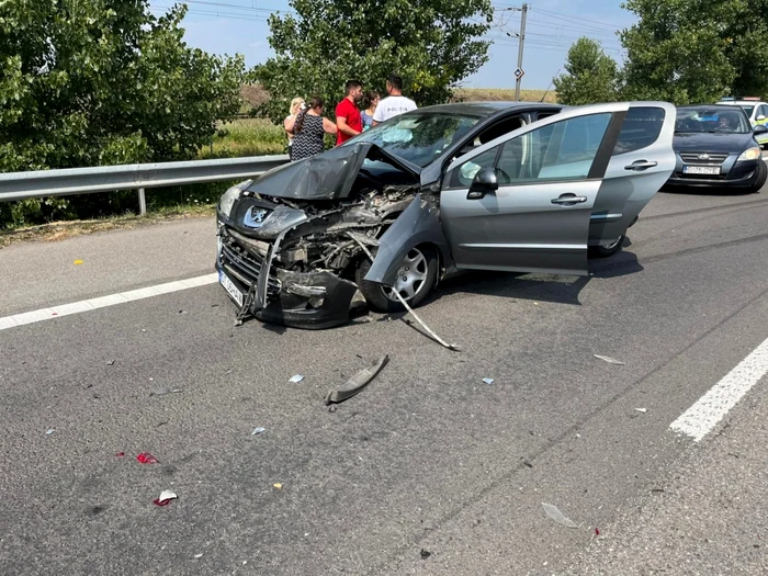 Accident pe A2, soldat cu rănirea uşoară a unei persoane FOTO Facebook/Marius Cristian