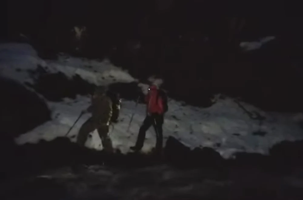 Misiune de salvare a doi tineri ucraineni care au cerut ajutor după ce au trecut în România, prin Munţii Maramureşului