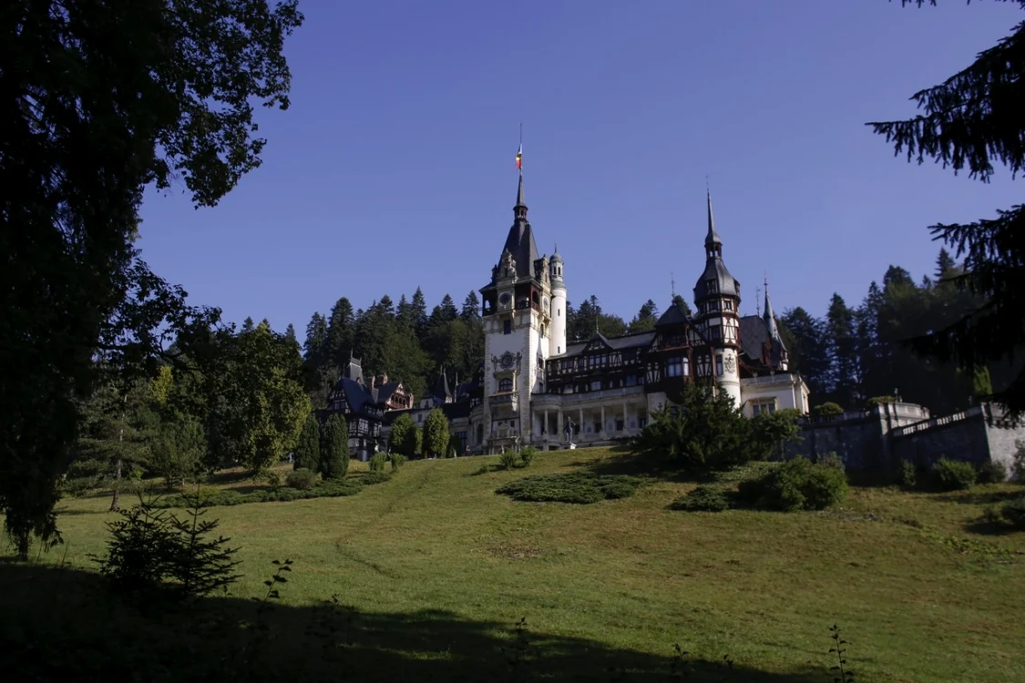 Tăbliţele ar fi fost descoperite în anul 1875 în timpul lucrărilor de la Castelul Peleş