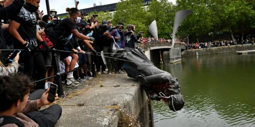 Statuie dărâmată Bristol FOTO Profimedia