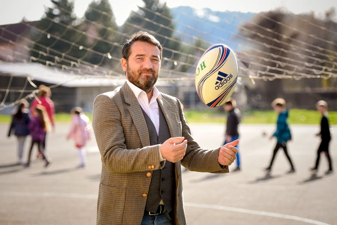 Daniel Petrule folosește rugby-ul în scopuri educaționale FOTO proiectulmerito.ro