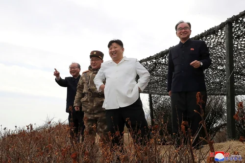 Kim Jong-un urmărește un test cu o dronă-bombă subacvatică FOTO Profimedia