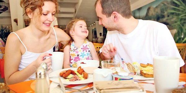 13 sanatate familie masa mancare fast food copil shutterstock 3425147 2 jpeg