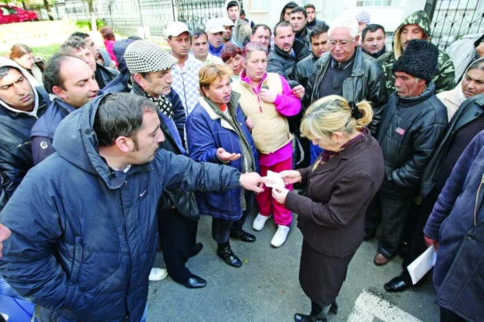 Comercianţii au protestat în curtea primăriei.