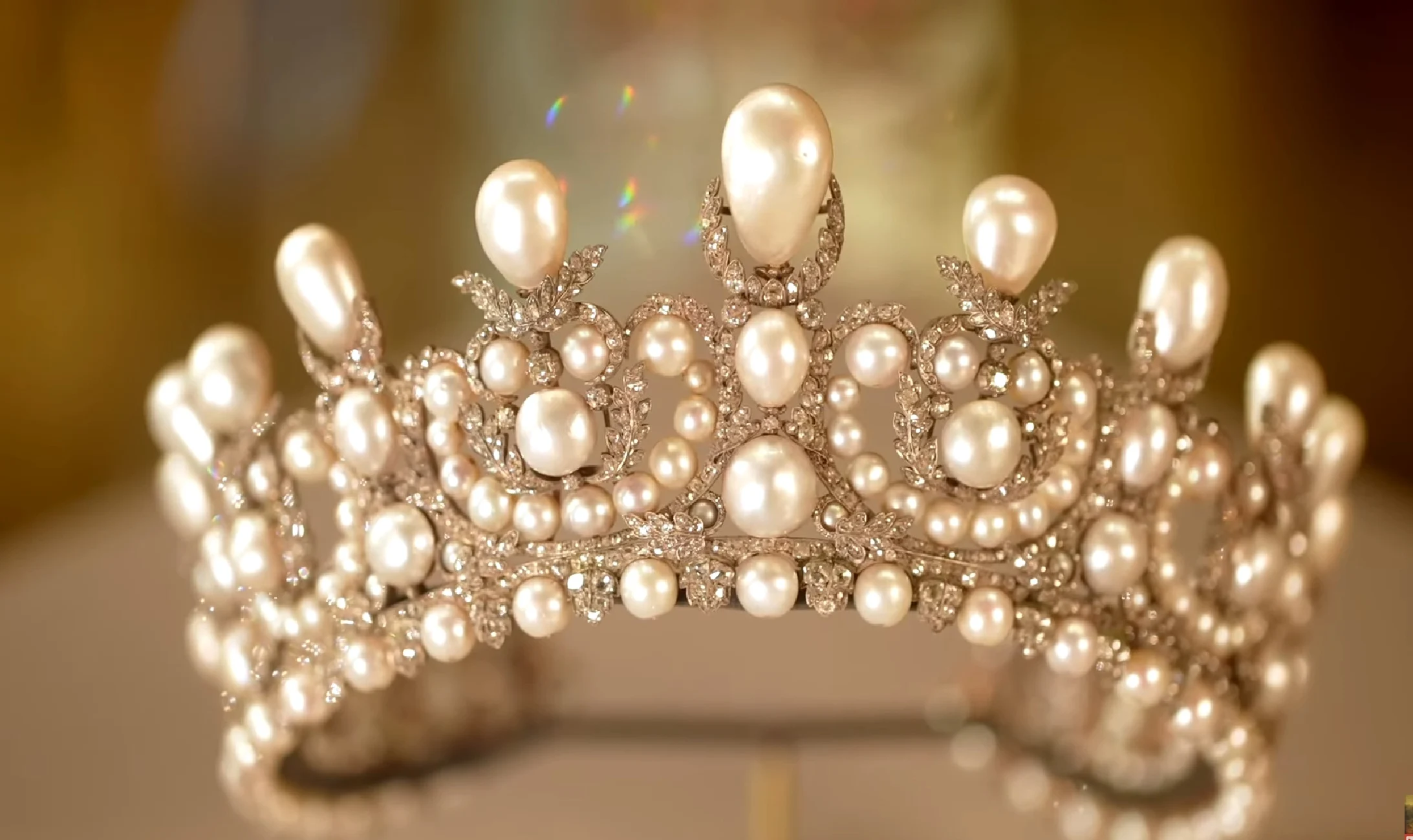 Jaful deceniului la Luvru: ultimele imagini cu bijuteriile coroanei înainte de dispariție și detalii șocante despre furt