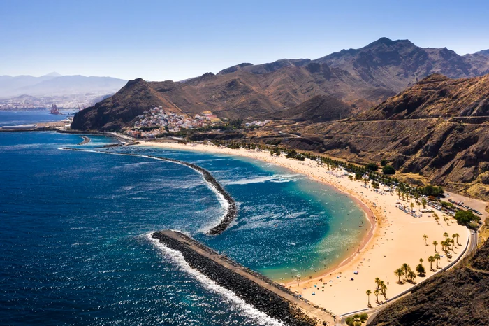 Plaja Las Teresitas din Tenerife FOTO Shutterstock