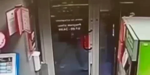 Imagini amator de la fapta săvârșită la magazinul shop&go de pe sos  Alexandriei mp4 thumbnail png