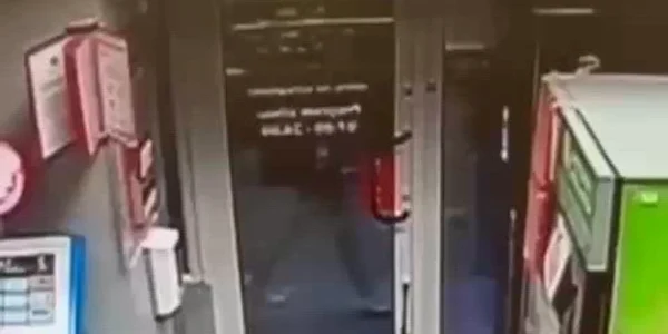 Imagini amator de la fapta săvârșită la magazinul shop&go de pe sos  Alexandriei mp4 thumbnail png