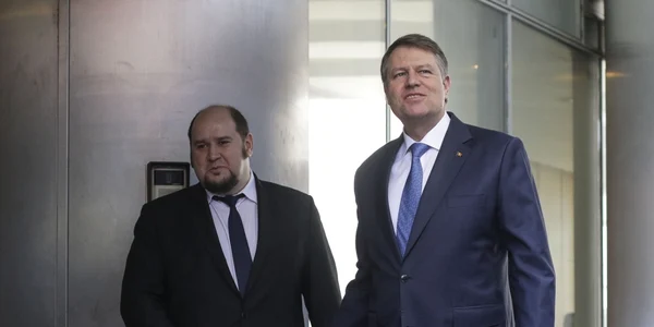 Preşedintele Klaus Iohannis este întâmpinat de către Daniel Horodniceanu în timpul sosirii la evenimentul de prezentare a bilantului DIICOT în Bucureşti FOTO Inquam Photos Octav Ganea