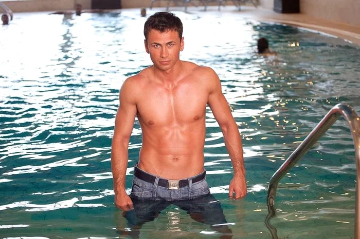Mattyas la piscină