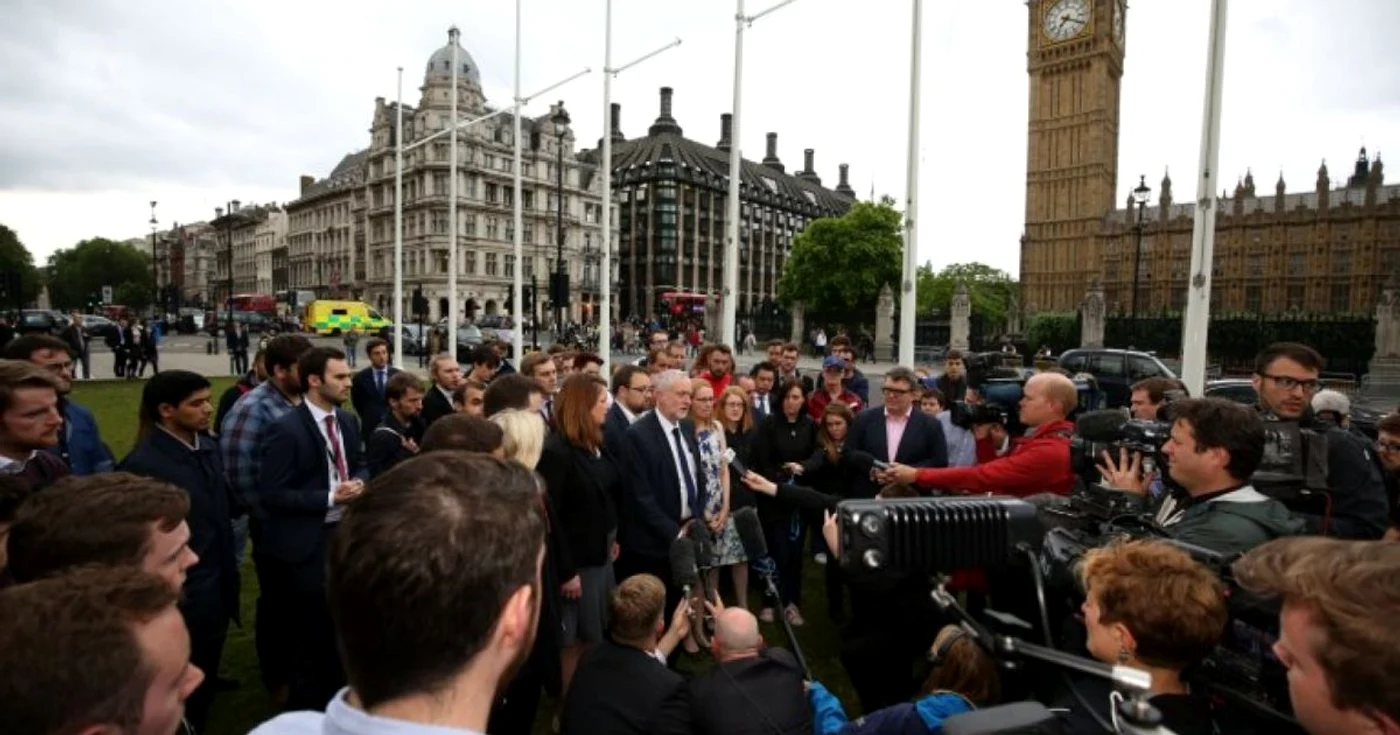 Omagii aduse de laburisti colegii lor Jo Cox FOTO Philip Toscano/PA Wire