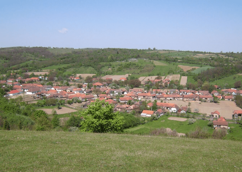17 ani de procese, pentru locuitorii din Nadaș. Cum a obținut o familie aproape 9 hectare de teren