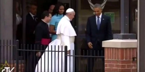 Barack Obama cu coarne langa Papa Francisc FOTO Twitter