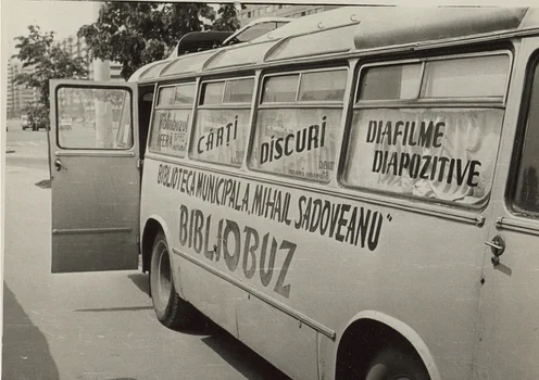 Bibliobuzul (© Facebook / Biblioteca Metropolitană București)