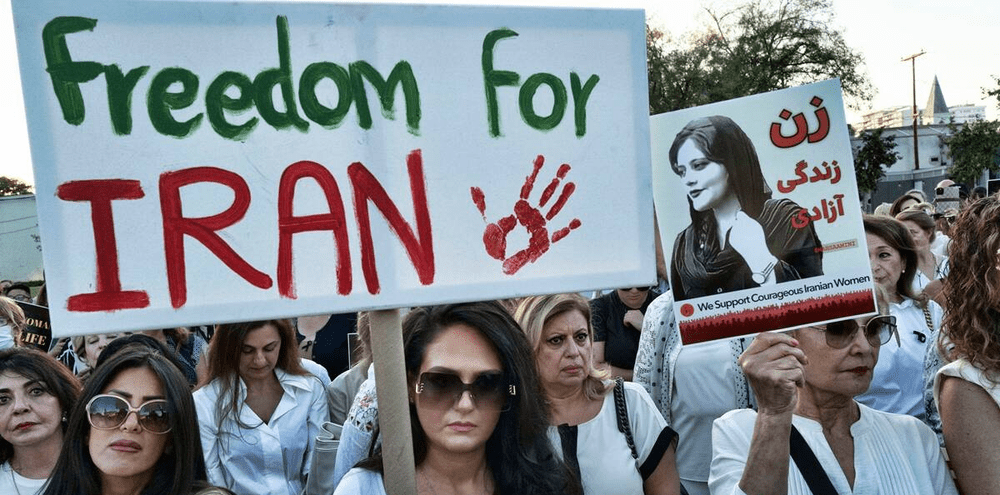 Weekendul protestelor iraniene în București: „Crimele regimului islamic le-au depășit pe cele ale lui Hitler!“