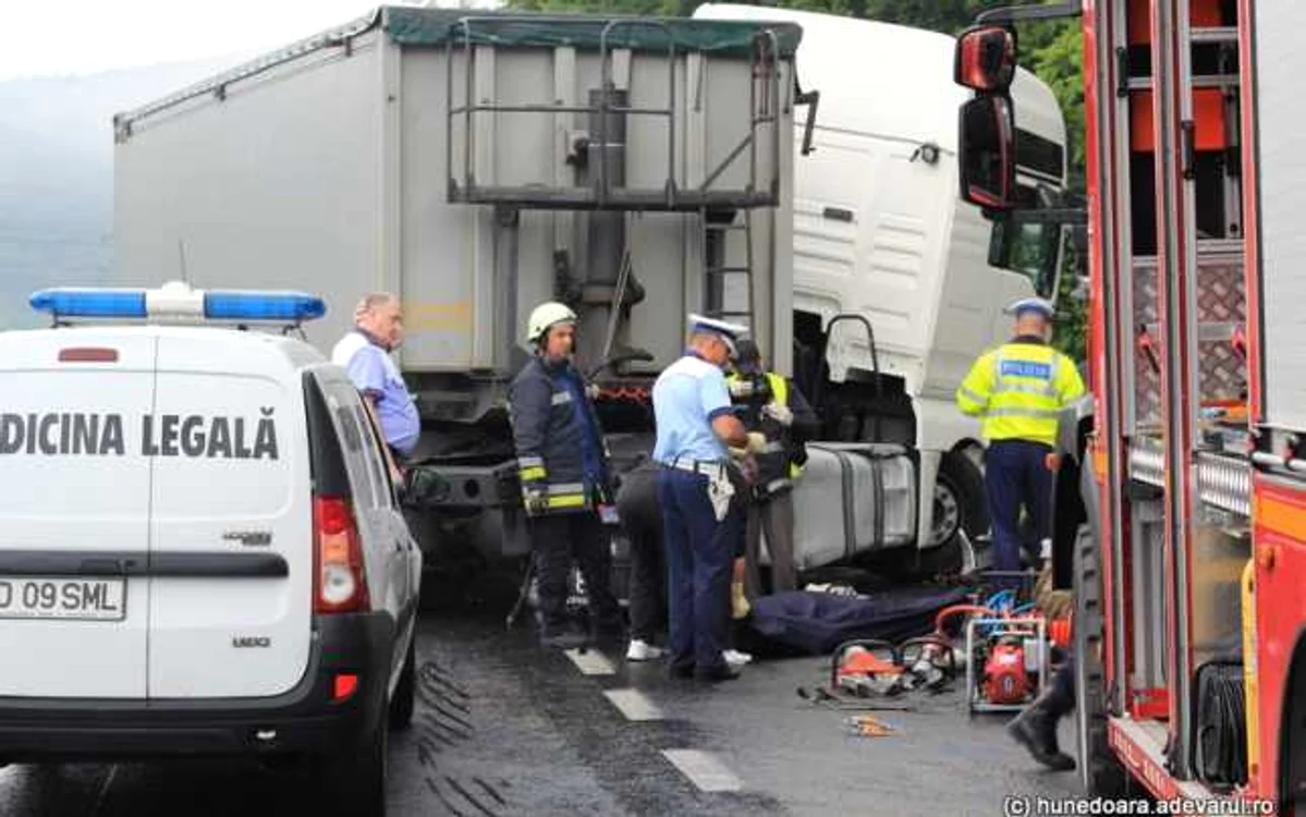 Accident mortal pe DN 7. FOTO: Daniel Guţă. ARHIVĂ.
