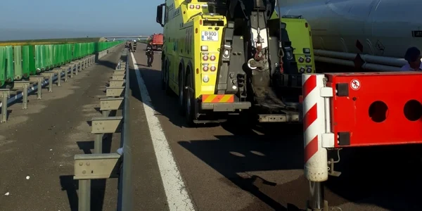 A2 închisă din cauza unei cisterne cu kerosen care s-a rasturnat FOTO CNAIR