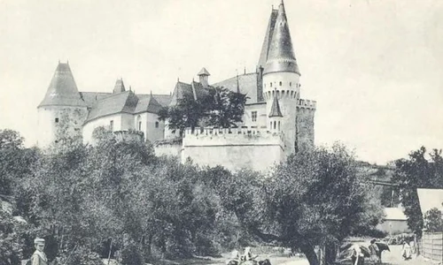 Cum a fost refăcut Castelul Corvinilor în secolul al XIX lea  Nicolae Iorga: „E ca şi cum ai îmbrăca în rochie de bal scheletul unei împărătese moarte demult“ jpeg