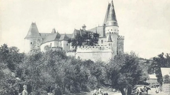 Cum a fost refăcut Castelul Corvinilor în secolul al XIX lea Nicolae Iorga: „E ca şi cum ai îmbrăca în rochie de bal scheletul unei împărătese moarte demult“ jpeg