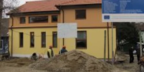 Cu o investitie de aproape 2 milioane de lei, o dărăpănătura a fost transformata într-n centru modern pentru copii